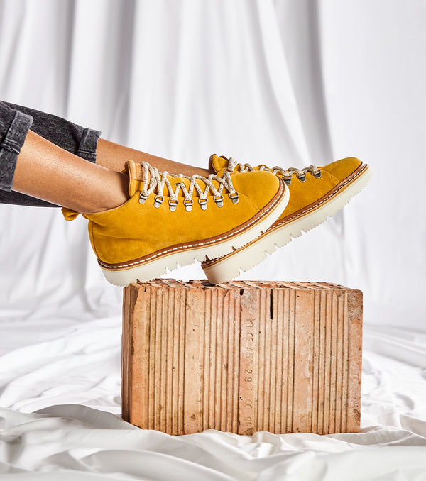 Sneaker alta T115 in suede ocra - PreOrder
