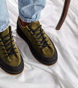 Sneaker fasciata T150 in suede verde