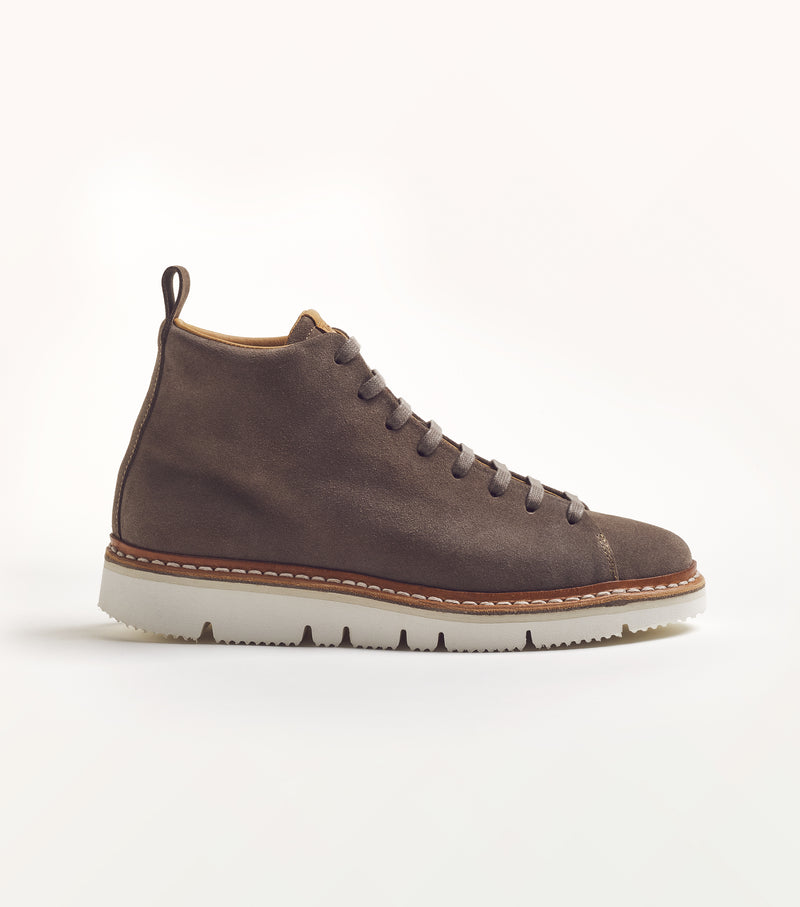 Calaita T111 in suede taupe - PreOrder