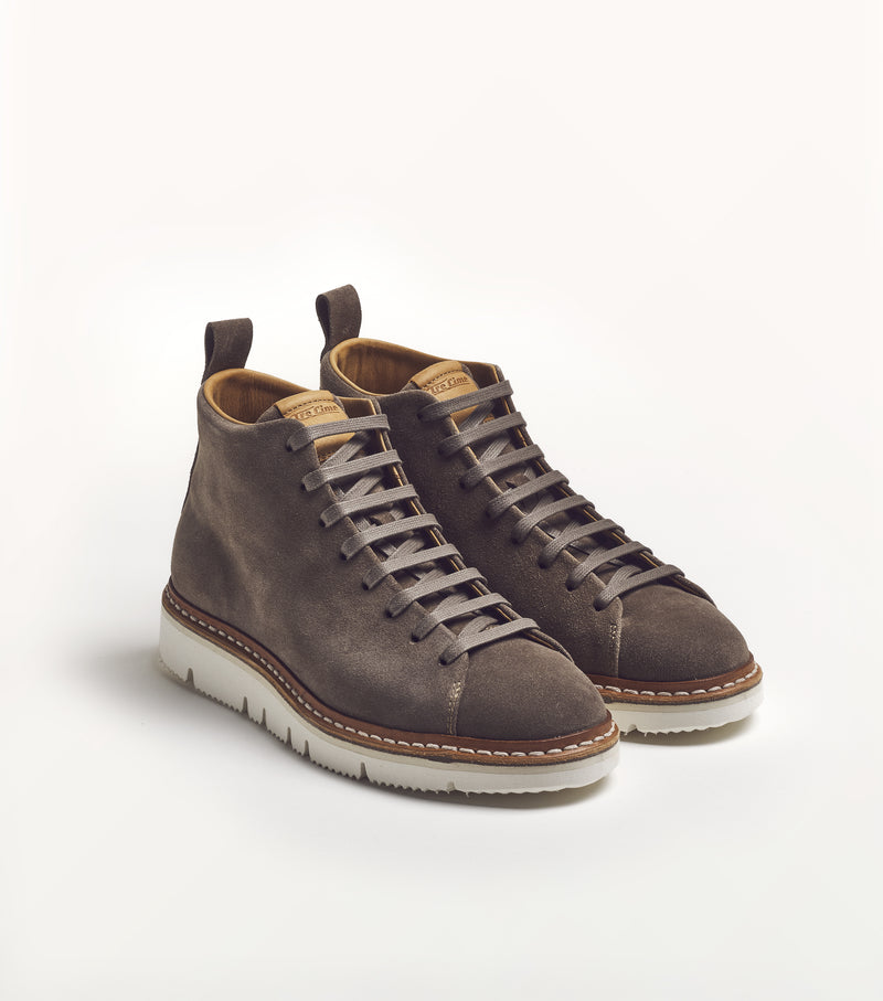 Calaita T111 in suede taupe - PreOrder