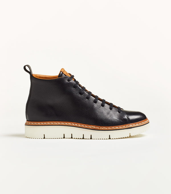 Calaita T111 in pelle nera - PreOrder
