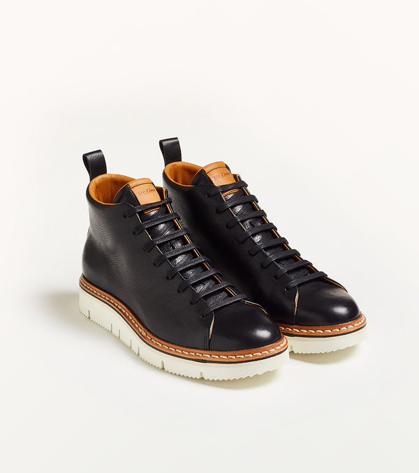 Calaita T111 in pelle nera - PreOrder